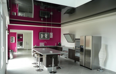 Натяжные потолки на кухне